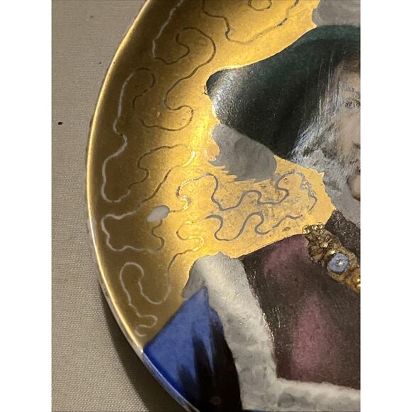 Small Portrait Plate 4.75" Antique Gold - Picture 2 of 4